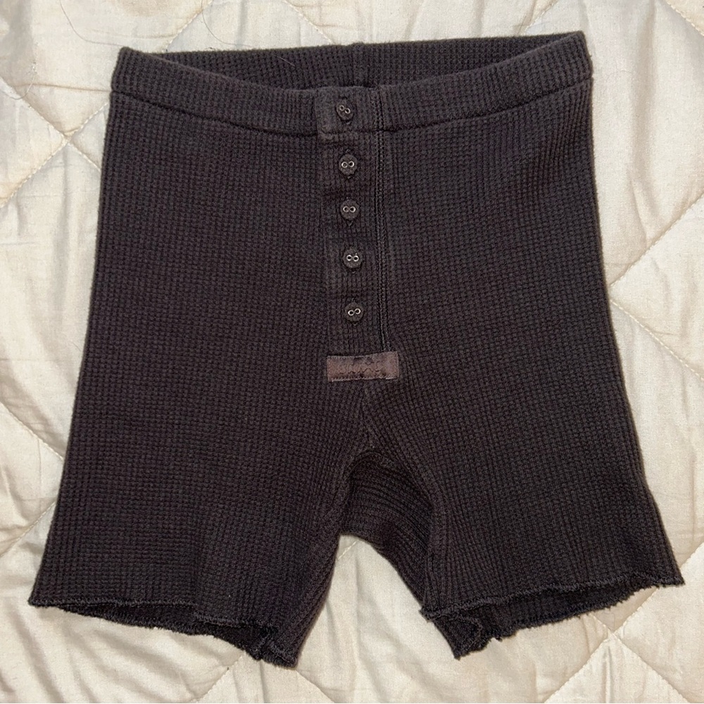 Skims Brown Waffle Shorts - Picture 1 of 3